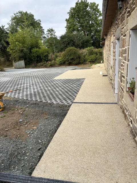 Aménagement de cour et d’accès à une maison